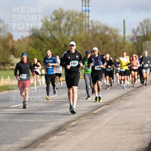 12.04.2026 - 45. Internationalen Wilhelmsburger Insellauf Dr. Thomas Lammeyer http://msf.ph/oto/9433147 12.04.2026 09:17:07 Laufen 5496, 3171, 5567, 4401, 2379 meine-sportfotos.de