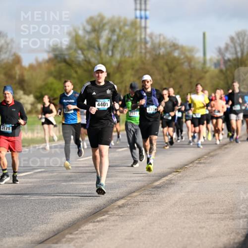 12.04.2026 - 45. Internationalen Wilhelmsburger Insellauf Dr. Thomas Lammeyer http://msf.ph/oto/9433151 12.04.2026 09:17:08 Laufen 96, 3171, 4401, 2379, 2521 meine-sportfotos.de