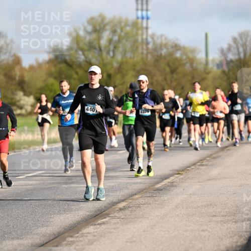 12.04.2026 - 45. Internationalen Wilhelmsburger Insellauf Dr. Thomas Lammeyer http://msf.ph/oto/9433153 12.04.2026 09:17:08 Laufen 3171, 440, 2379 meine-sportfotos.de