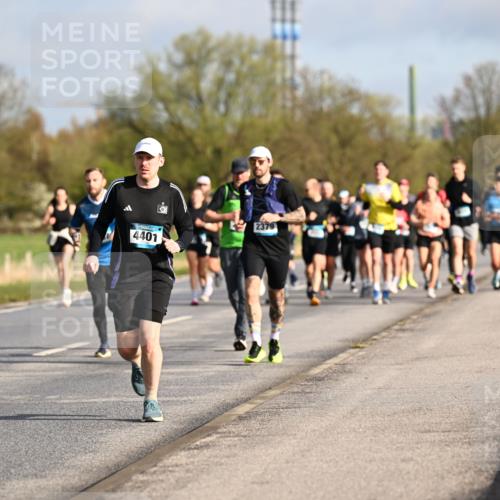 12.04.2026 - 45. Internationalen Wilhelmsburger Insellauf Dr. Thomas Lammeyer http://msf.ph/oto/9433158 12.04.2026 09:17:09 Laufen 3171, 4401, 2379 meine-sportfotos.de