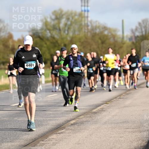 12.04.2026 - 45. Internationalen Wilhelmsburger Insellauf Dr. Thomas Lammeyer http://msf.ph/oto/9433162 12.04.2026 09:17:10 Laufen 71, 4401, 2379 meine-sportfotos.de
