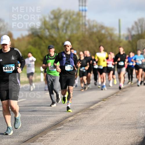 12.04.2026 - 45. Internationalen Wilhelmsburger Insellauf Dr. Thomas Lammeyer http://msf.ph/oto/9433166 12.04.2026 09:17:10 Laufen 4401, 2379 meine-sportfotos.de