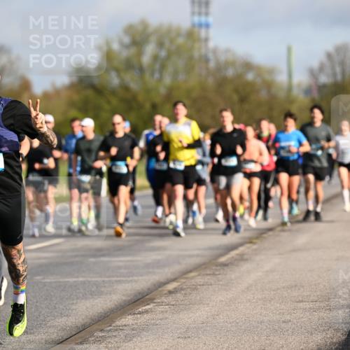 12.04.2026 - 45. Internationalen Wilhelmsburger Insellauf Dr. Thomas Lammeyer http://msf.ph/oto/9433185 12.04.2026 09:17:13 Laufen 2379 meine-sportfotos.de