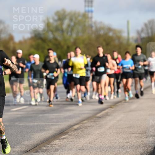 12.04.2026 - 45. Internationalen Wilhelmsburger Insellauf Dr. Thomas Lammeyer http://msf.ph/oto/9433186 12.04.2026 09:17:13 Laufen 2379 meine-sportfotos.de