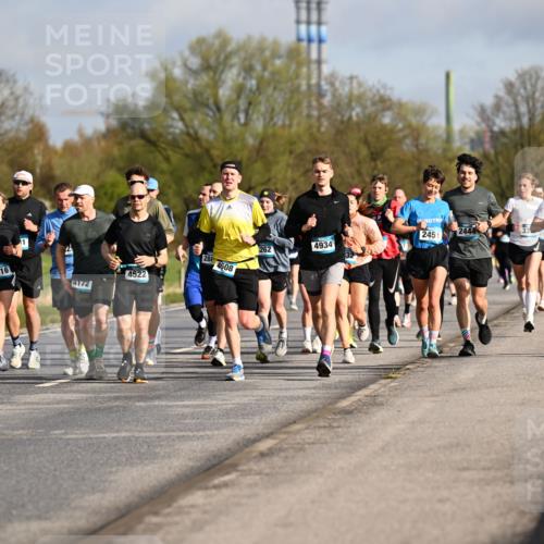 12.04.2026 - 45. Internationalen Wilhelmsburger Insellauf Dr. Thomas Lammeyer http://msf.ph/oto/9433190 12.04.2026 09:17:14 Laufen 2521, 3516, 2444, 245, 3670, 4934, 262, 28, 4608, 4522, 4172 meine-sportfotos.de