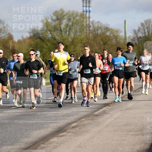 12.04.2026 - 45. Internationalen Wilhelmsburger Insellauf Dr. Thomas Lammeyer http://msf.ph/oto/9433192 12.04.2026 09:17:14 Laufen 2444, 3323, 2451, 3381, 3670, 5832, 28, 4608, 4262, 4934, 3516, 4522, 4172 meine-sportfotos.de