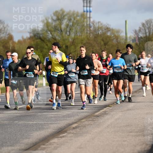 12.04.2026 - 45. Internationalen Wilhelmsburger Insellauf Dr. Thomas Lammeyer http://msf.ph/oto/9433194 12.04.2026 09:17:15 Laufen 084, 351, 2531, 2444, 3323, 42, 832, 2451, 381, 3670, 4522, 4608, 4934, 4262 meine-sportfotos.de