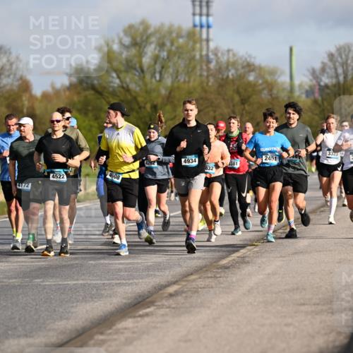 12.04.2026 - 45. Internationalen Wilhelmsburger Insellauf Dr. Thomas Lammeyer http://msf.ph/oto/9433196 12.04.2026 09:17:15 Laufen 31, 3516, 4172, 4608, 4522, 33234, 4262, 4934, 2451, 3670, 3381, 832 meine-sportfotos.de