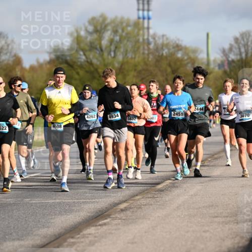 12.04.2026 - 45. Internationalen Wilhelmsburger Insellauf Dr. Thomas Lammeyer http://msf.ph/oto/9433202 12.04.2026 09:17:16 Laufen 16, 31, 4, 4172, 4262, 4934, 2451, 2444, 5832, 381, 3670, 4522, 4608 meine-sportfotos.de