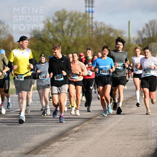 12.04.2026 - 45. Internationalen Wilhelmsburger Insellauf Dr. Thomas Lammeyer http://msf.ph/oto/9433207 12.04.2026 09:17:17 Laufen 4172, 381, 4608, 4262, 5832, 4934, 4522, 2451, 2444, 3670 meine-sportfotos.de