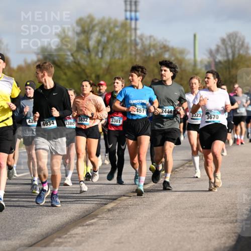 12.04.2026 - 45. Internationalen Wilhelmsburger Insellauf Dr. Thomas Lammeyer http://msf.ph/oto/9433209 12.04.2026 09:17:18 Laufen 451, 2444, 3323, 3670, 5832, 3381, 426, 4934, 3380, 4608 meine-sportfotos.de