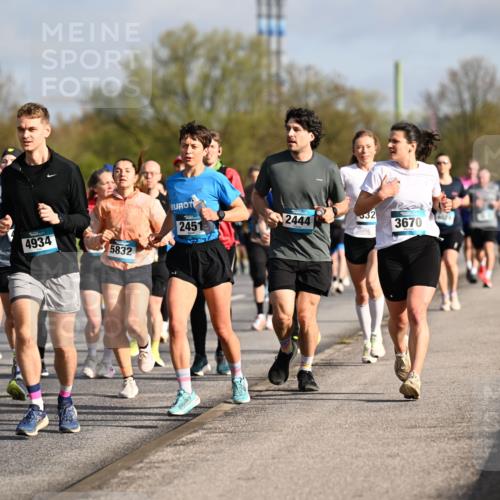 12.04.2026 - 45. Internationalen Wilhelmsburger Insellauf Dr. Thomas Lammeyer http://msf.ph/oto/9433213 12.04.2026 09:17:18 Laufen 4608, 4934, 2451, 2444, 32, 3670, 5832 meine-sportfotos.de