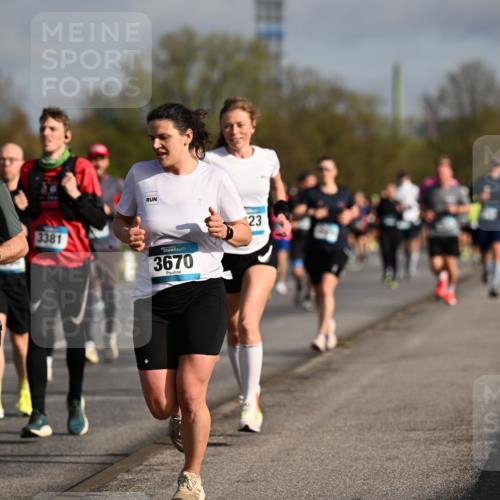 12.04.2026 - 45. Internationalen Wilhelmsburger Insellauf Dr. Thomas Lammeyer http://msf.ph/oto/9433225 12.04.2026 09:17:21 Laufen 2444, 3670, 23 meine-sportfotos.de