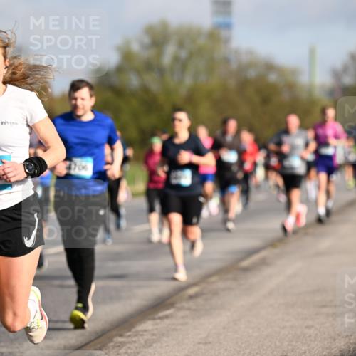 12.04.2026 - 45. Internationalen Wilhelmsburger Insellauf Dr. Thomas Lammeyer http://msf.ph/oto/9433234 12.04.2026 09:17:22 Laufen 332, 4706 meine-sportfotos.de