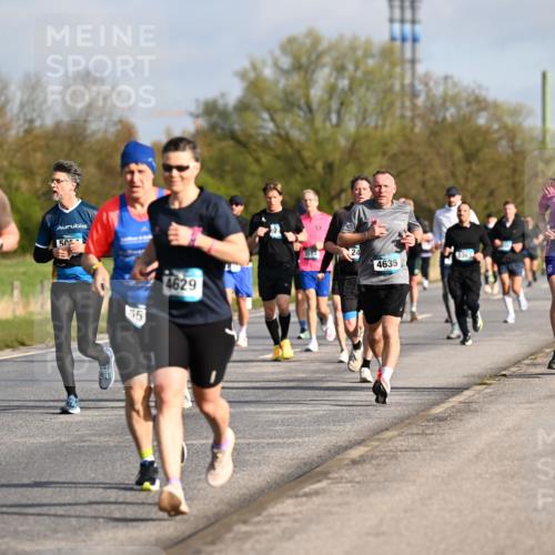 12.04.2026 - 45. Internationalen Wilhelmsburger Insellauf Dr. Thomas Lammeyer http://msf.ph/oto/9433245 12.04.2026 09:17:25 Laufen 5357, 50, 55, 4629, 3170, 2106, 2105, 24, 4635 meine-sportfotos.de