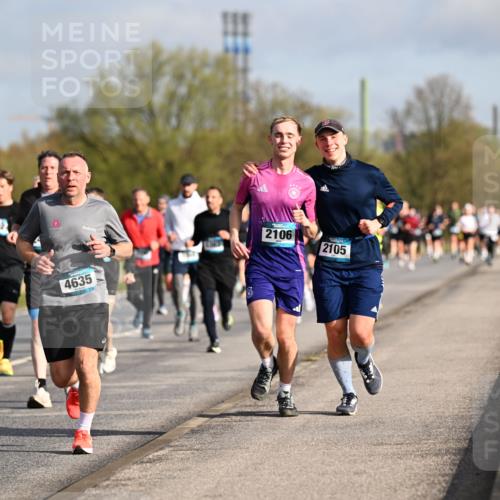 12.04.2026 - 45. Internationalen Wilhelmsburger Insellauf Dr. Thomas Lammeyer http://msf.ph/oto/9433257 12.04.2026 09:17:28 Laufen 2106, 4635, 2105 meine-sportfotos.de