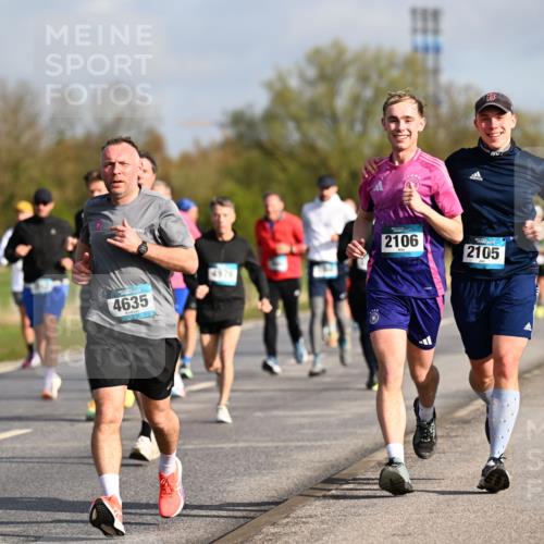 12.04.2026 - 45. Internationalen Wilhelmsburger Insellauf Dr. Thomas Lammeyer http://msf.ph/oto/9433264 12.04.2026 09:17:28 Laufen 4635, 2106, 2105 meine-sportfotos.de