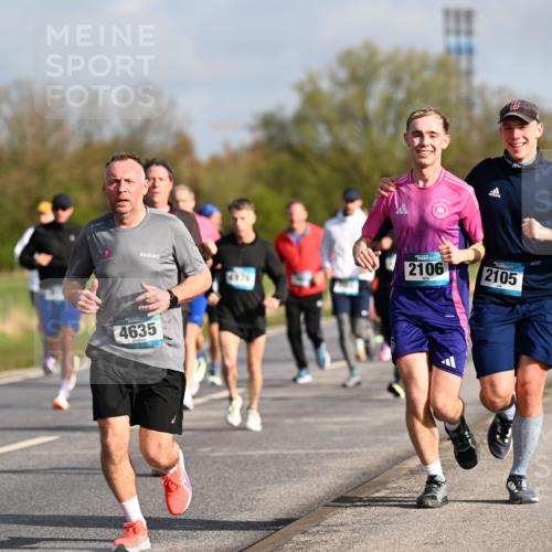 12.04.2026 - 45. Internationalen Wilhelmsburger Insellauf Dr. Thomas Lammeyer http://msf.ph/oto/9433265 12.04.2026 09:17:29 Laufen 4635, 4576, 18, 2106, 2105 meine-sportfotos.de