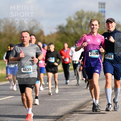 12.04.2026 - 45. Internationalen Wilhelmsburger Insellauf Dr. Thomas Lammeyer http://msf.ph/oto/9433266 12.04.2026 09:17:29 Laufen 4635, 6976, 2106, 2105 meine-sportfotos.de