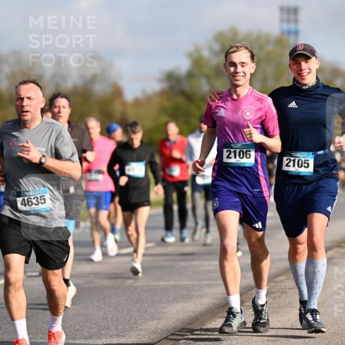 12.04.2026 - 45. Internationalen Wilhelmsburger Insellauf Dr. Thomas Lammeyer http://msf.ph/oto/9433267 12.04.2026 09:17:29 Laufen 18, 2106, 2105, 4635 meine-sportfotos.de