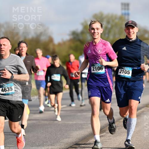 12.04.2026 - 45. Internationalen Wilhelmsburger Insellauf Dr. Thomas Lammeyer http://msf.ph/oto/9433268 12.04.2026 09:17:29 Laufen 18, 2106, 2105, 4635 meine-sportfotos.de