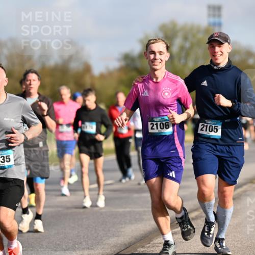 12.04.2026 - 45. Internationalen Wilhelmsburger Insellauf Dr. Thomas Lammeyer http://msf.ph/oto/9433269 12.04.2026 09:17:29 Laufen 2106, 2105, 4635 meine-sportfotos.de