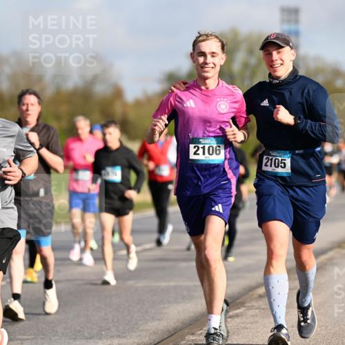 12.04.2026 - 45. Internationalen Wilhelmsburger Insellauf Dr. Thomas Lammeyer http://msf.ph/oto/9433270 12.04.2026 09:17:29 Laufen 2106, 2105, 4635 meine-sportfotos.de