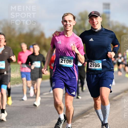 12.04.2026 - 45. Internationalen Wilhelmsburger Insellauf Dr. Thomas Lammeyer http://msf.ph/oto/9433272 12.04.2026 09:17:30 Laufen 438, 2106, 2105, 4635 meine-sportfotos.de