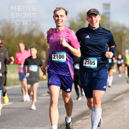 12.04.2026 - 45. Internationalen Wilhelmsburger Insellauf Dr. Thomas Lammeyer http://msf.ph/oto/9433273 12.04.2026 09:17:30 Laufen 35, 2438, 2106, 2105 meine-sportfotos.de