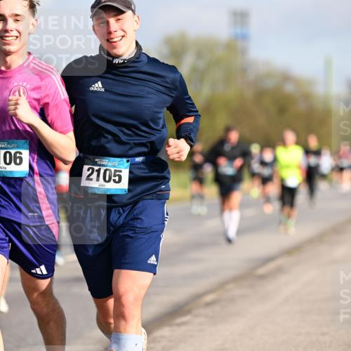 12.04.2026 - 45. Internationalen Wilhelmsburger Insellauf Dr. Thomas Lammeyer http://msf.ph/oto/9433275 12.04.2026 09:17:31 Laufen 45, 2106, 2105 meine-sportfotos.de