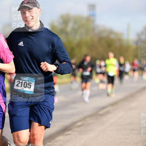 12.04.2026 - 45. Internationalen Wilhelmsburger Insellauf Dr. Thomas Lammeyer http://msf.ph/oto/9433276 12.04.2026 09:17:31 Laufen 2106, 2105 meine-sportfotos.de