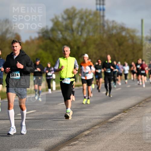 12.04.2026 - 45. Internationalen Wilhelmsburger Insellauf Dr. Thomas Lammeyer http://msf.ph/oto/9433291 12.04.2026 09:17:35 Laufen 5824, 747 meine-sportfotos.de