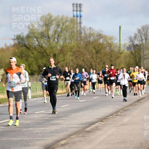 12.04.2026 - 45. Internationalen Wilhelmsburger Insellauf Dr. Thomas Lammeyer http://msf.ph/oto/9433297 12.04.2026 09:17:39 Laufen 3221, 4646, 56, 4377 meine-sportfotos.de