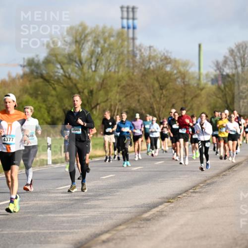 12.04.2026 - 45. Internationalen Wilhelmsburger Insellauf Dr. Thomas Lammeyer http://msf.ph/oto/9433300 12.04.2026 09:17:39 Laufen 3221, 4377, 645, 4646 meine-sportfotos.de