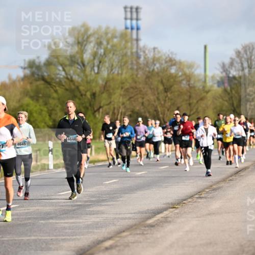 12.04.2026 - 45. Internationalen Wilhelmsburger Insellauf Dr. Thomas Lammeyer http://msf.ph/oto/9433302 12.04.2026 09:17:39 Laufen 3221, 56, 4377, 4645, 4646 meine-sportfotos.de