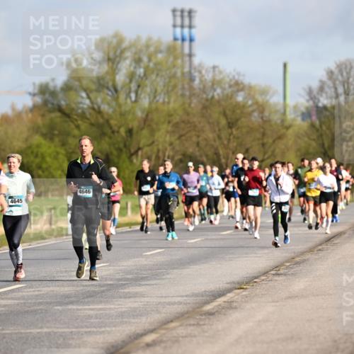 12.04.2026 - 45. Internationalen Wilhelmsburger Insellauf Dr. Thomas Lammeyer http://msf.ph/oto/9433305 12.04.2026 09:17:40 Laufen 5647, 4377, 4645, 4646 meine-sportfotos.de