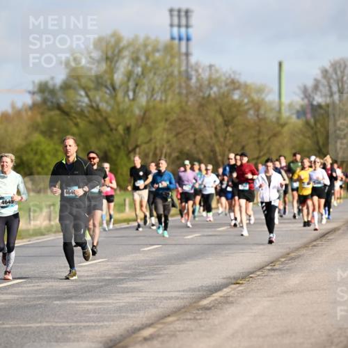 12.04.2026 - 45. Internationalen Wilhelmsburger Insellauf Dr. Thomas Lammeyer http://msf.ph/oto/9433307 12.04.2026 09:17:40 Laufen 464, 4377, 4645 meine-sportfotos.de