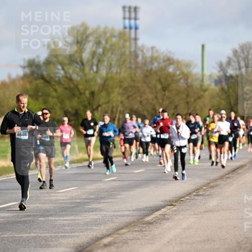 12.04.2026 - 45. Internationalen Wilhelmsburger Insellauf Dr. Thomas Lammeyer http://msf.ph/oto/9433309 12.04.2026 09:17:41 Laufen 4645, 4646, 5489 meine-sportfotos.de