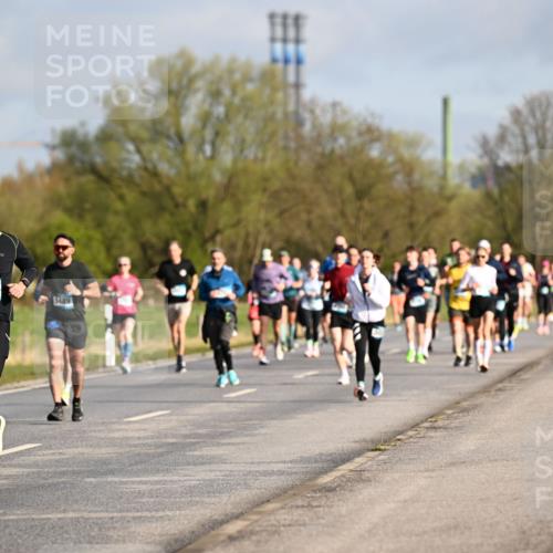12.04.2026 - 45. Internationalen Wilhelmsburger Insellauf Dr. Thomas Lammeyer http://msf.ph/oto/9433314 12.04.2026 09:17:42 Laufen 4645, 4646, 5489 meine-sportfotos.de