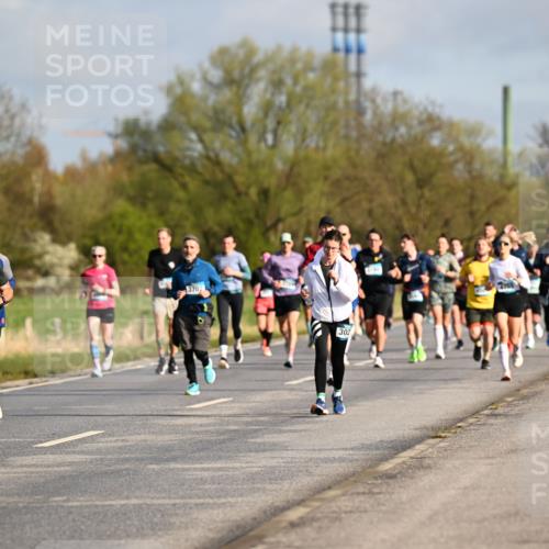 12.04.2026 - 45. Internationalen Wilhelmsburger Insellauf Dr. Thomas Lammeyer http://msf.ph/oto/9433321 12.04.2026 09:17:44 Laufen 5489, 3702, 302 meine-sportfotos.de
