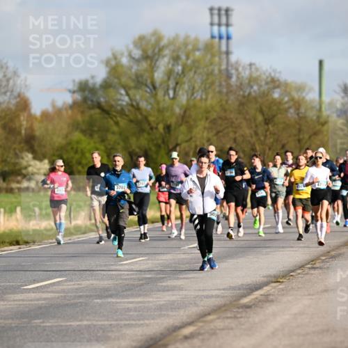 12.04.2026 - 45. Internationalen Wilhelmsburger Insellauf Dr. Thomas Lammeyer http://msf.ph/oto/9433323 12.04.2026 09:17:45 Laufen 5489, 4, 3702, 3781, 302, 559, 475 meine-sportfotos.de