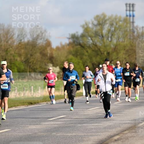 12.04.2026 - 45. Internationalen Wilhelmsburger Insellauf Dr. Thomas Lammeyer http://msf.ph/oto/9433327 12.04.2026 09:17:46 Laufen 5489, 3894, 3702, 302, 4755 meine-sportfotos.de