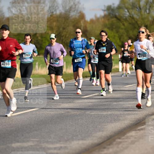 12.04.2026 - 45. Internationalen Wilhelmsburger Insellauf Dr. Thomas Lammeyer http://msf.ph/oto/9433332 12.04.2026 09:17:52 Laufen 49, 4393, 3781, 3785, 4481, 5359, 3186, 4755, 4531 meine-sportfotos.de