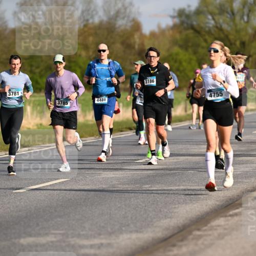 12.04.2026 - 45. Internationalen Wilhelmsburger Insellauf Dr. Thomas Lammeyer http://msf.ph/oto/9433336 12.04.2026 09:17:53 Laufen 4393, 3781, 4481, 3785, 3186, 4755, 3987, 4531 meine-sportfotos.de