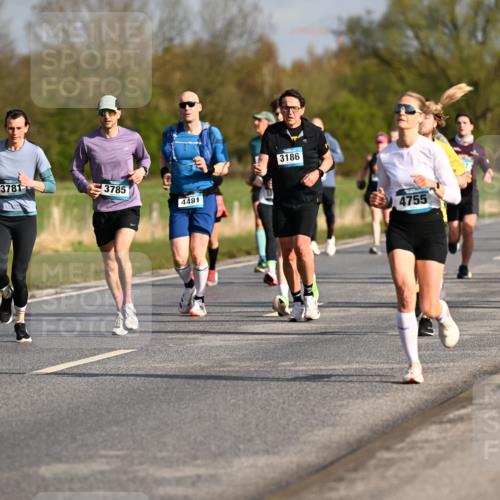 12.04.2026 - 45. Internationalen Wilhelmsburger Insellauf Dr. Thomas Lammeyer http://msf.ph/oto/9433337 12.04.2026 09:17:53 Laufen 3781, 4393, 37, 3785, 4481, 3186, 4755, 4531 meine-sportfotos.de