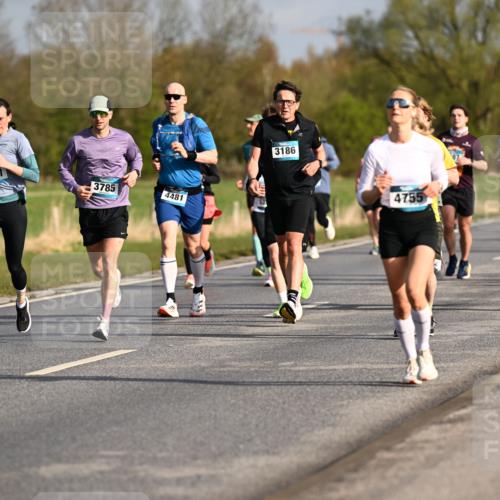 12.04.2026 - 45. Internationalen Wilhelmsburger Insellauf Dr. Thomas Lammeyer http://msf.ph/oto/9433338 12.04.2026 09:17:53 Laufen 3781, 3785, 4481, 4393, 3186, 4755, 4531 meine-sportfotos.de