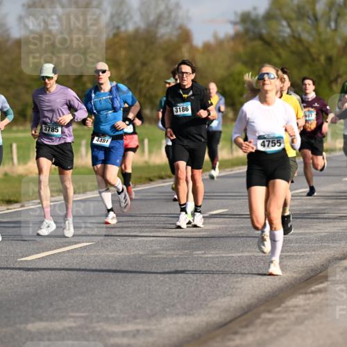 12.04.2026 - 45. Internationalen Wilhelmsburger Insellauf Dr. Thomas Lammeyer http://msf.ph/oto/9433340 12.04.2026 09:17:53 Laufen 3781, 3785, 4481, 3186, 4755, 4531 meine-sportfotos.de