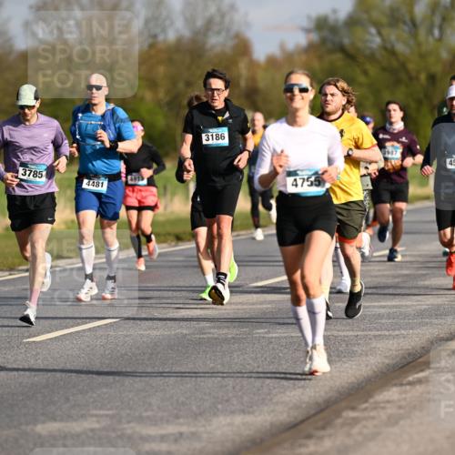 12.04.2026 - 45. Internationalen Wilhelmsburger Insellauf Dr. Thomas Lammeyer http://msf.ph/oto/9433342 12.04.2026 09:17:54 Laufen 3781, 3785, 4481, 3186, 4755, 3987, 4531 meine-sportfotos.de