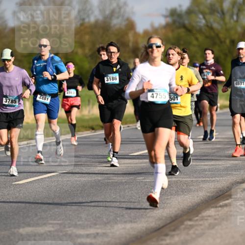 12.04.2026 - 45. Internationalen Wilhelmsburger Insellauf Dr. Thomas Lammeyer http://msf.ph/oto/9433343 12.04.2026 09:17:54 Laufen 376, 3785, 4481, 4913, 3186, 4755, 501, 4531 meine-sportfotos.de
