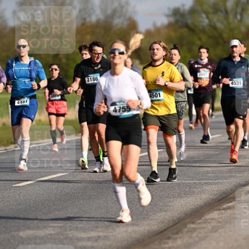 12.04.2026 - 45. Internationalen Wilhelmsburger Insellauf Dr. Thomas Lammeyer http://msf.ph/oto/9433345 12.04.2026 09:17:54 Laufen 3785, 4481, 3186, 3987, 4755, 4501, 4531 meine-sportfotos.de